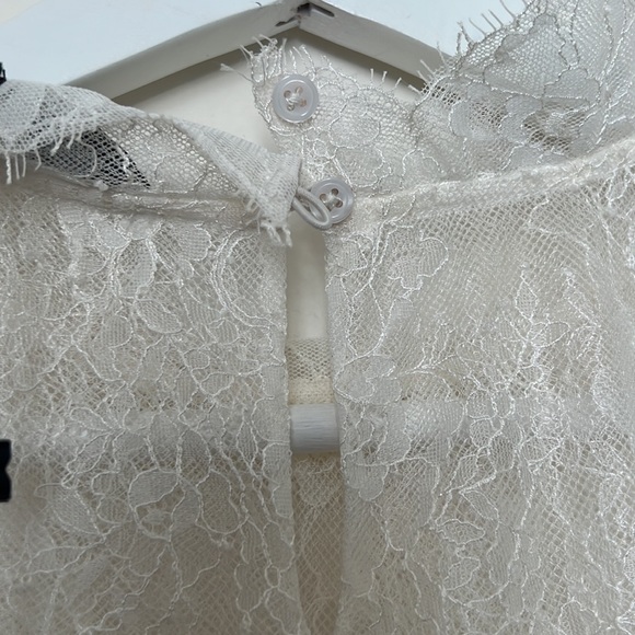 BCBGMaxazria IVORY Scallop Lace Bell Sleeve Blouse size M - Picture 7 of 8